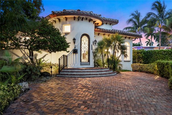 Exterior, Facade, Spanish Mediterranean