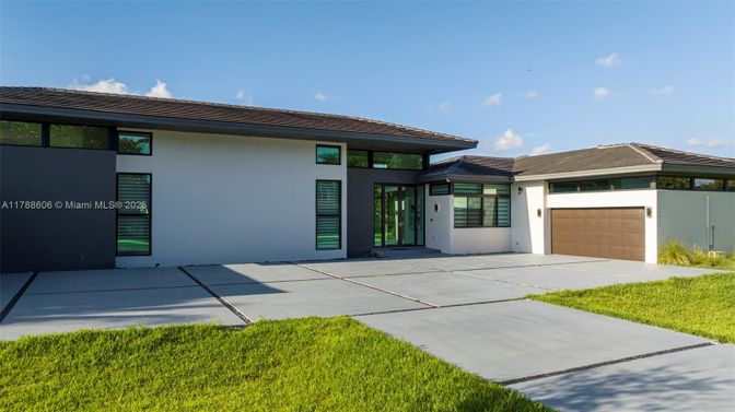 Attached, Exterior, Facade, Modern