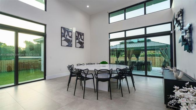 Dining room, Interior, Recessed Lighting