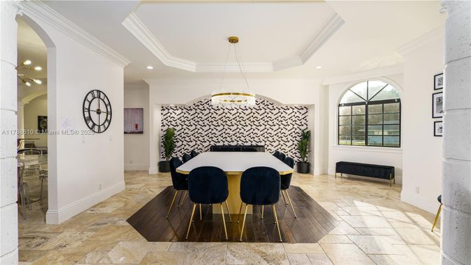 Dining room, Interior, Pendant Lights, Recessed Lighting