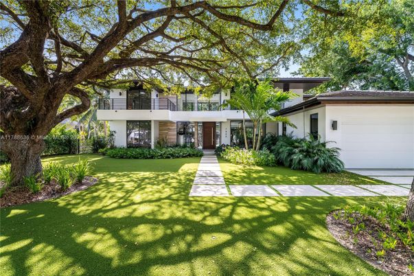Backyard, Exterior, Facade, Modern