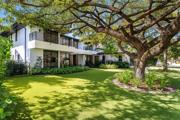 Backyard, Exterior, Facade, Modern
