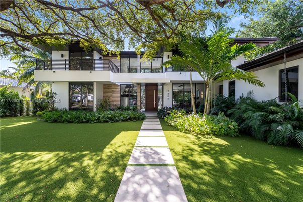 Backyard, Exterior, Facade, Modern