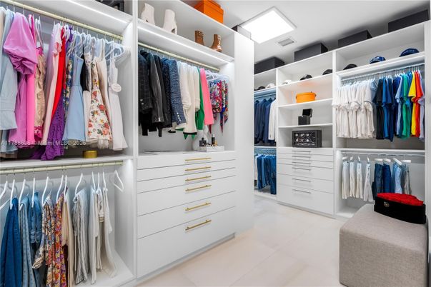 Interior, Walk-in Closets