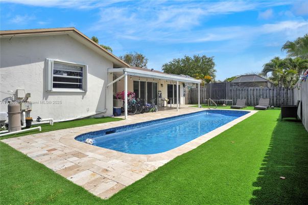 Exterior, Pool