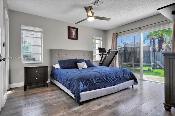 Bedroom, Fitness Equipment, Interior, Wood Texture Flooring