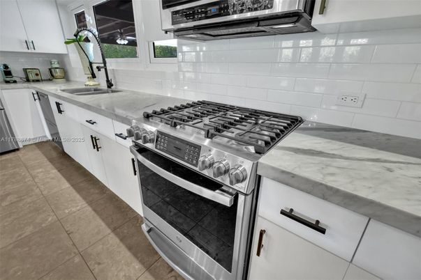 Interior, Kitchen, Stainless Steel Appliances