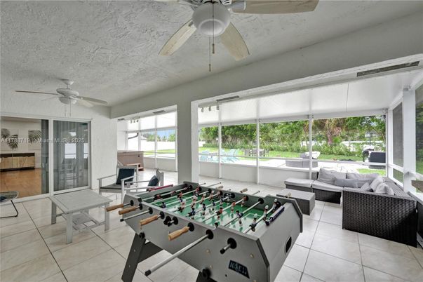 Game Room, Interior
