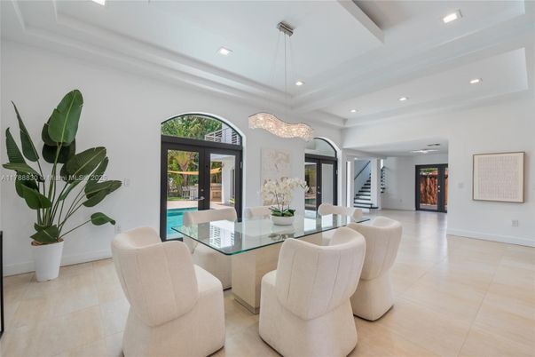 Dining room, Interior, Pendant Lights, Recessed Lighting