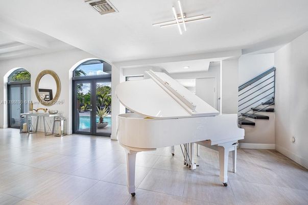 Interior, Piano, Recessed Lighting
