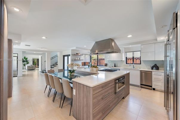 Dining room, Interior, Kitchen, Recessed Lighting, Stainless Steel Appliances