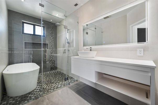 Bathroom, Dual Sink Vanities, Free Standing Baths, Glass Shower, Interior, Recessed Lighting