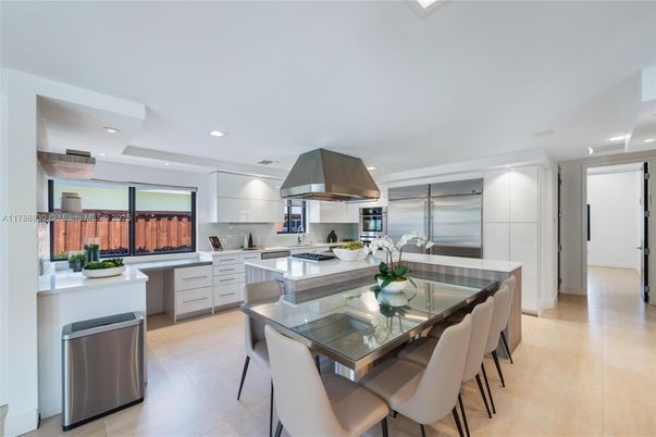 Dining room, Interior, Kitchen, Recessed Lighting, Stainless Steel Appliances