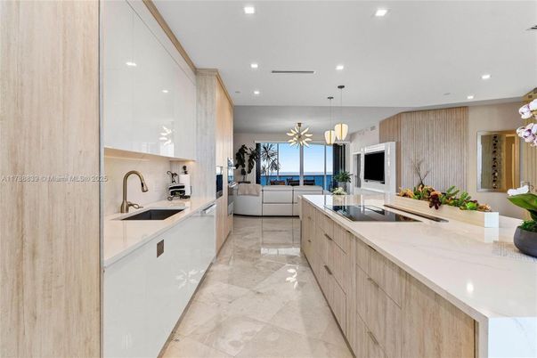 Interior, Kitchen, Living room, Pendant Lights, Recessed Lighting, Stainless Steel Appliances