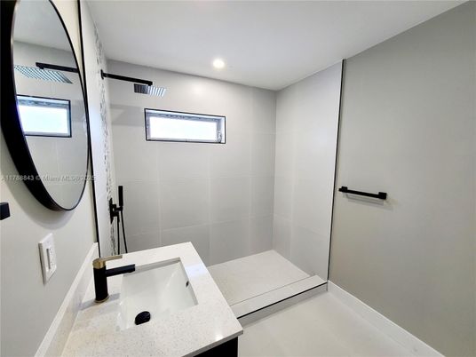 Bathroom, Interior, Recessed Lighting
