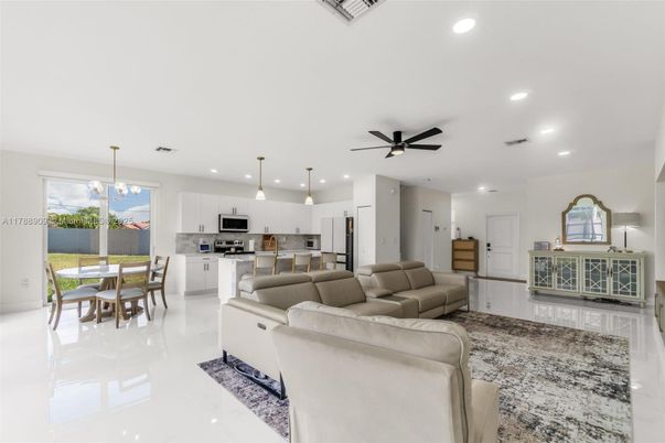 Dining room, Interior, Kitchen, Living room, Pendant Lights, Recessed Lighting, Stainless Steel Appliances