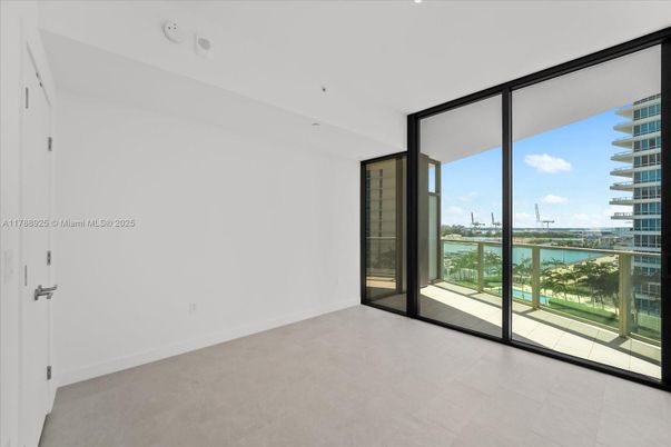 Empty room, Interior, Water