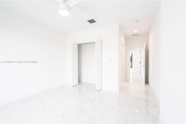 Empty room, Interior, Marble, Recessed Lighting