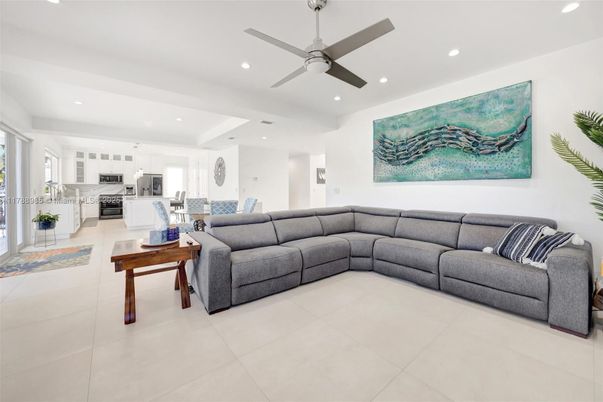 Interior, Kitchen, Living room, Pendant Lights, Recessed Lighting, Stainless Steel Appliances