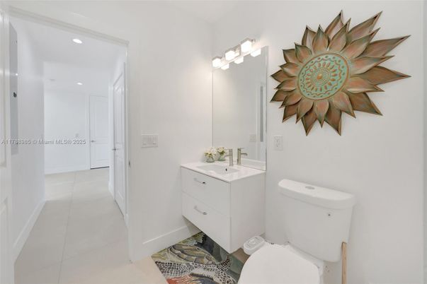 Bathroom, Interior, Recessed Lighting