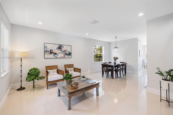 Dining room, Interior, Living room, Pendant Lights, Recessed Lighting