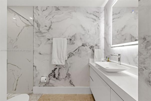 Bathroom, Interior, Marble Walls