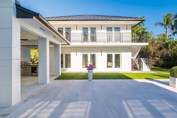 Backyard, Exterior, Facade, Modern