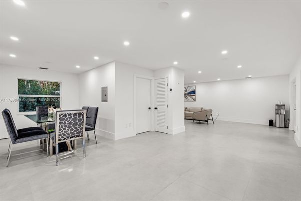 Dining room, Interior, Recessed Lighting