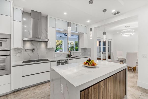 Dining room, Interior, Kitchen, Pendant Lights, Recessed Lighting, Stainless Steel Appliances