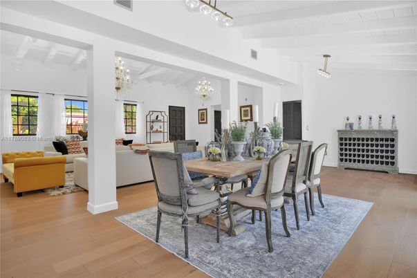 Chandelier, Dining room, Interior, Living room, Pendant Lights, Wood Texture Flooring