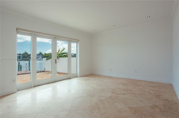 Empty room, Interior, Recessed Lighting, Water