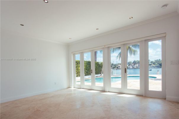 Empty room, Interior, Recessed Lighting, Water