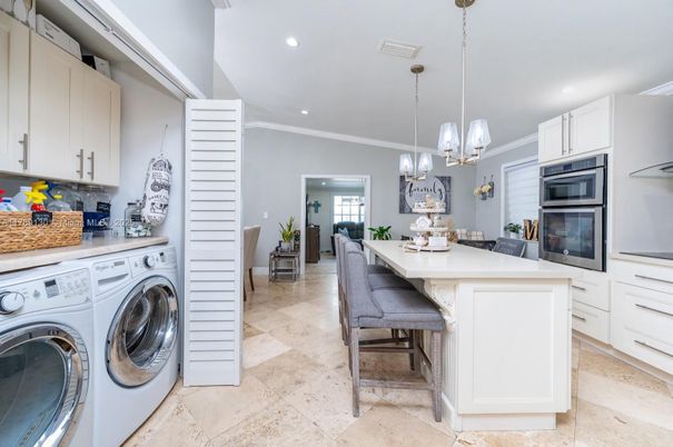 Dining room, Interior, Pendant Lights, Recessed Lighting, Washer
