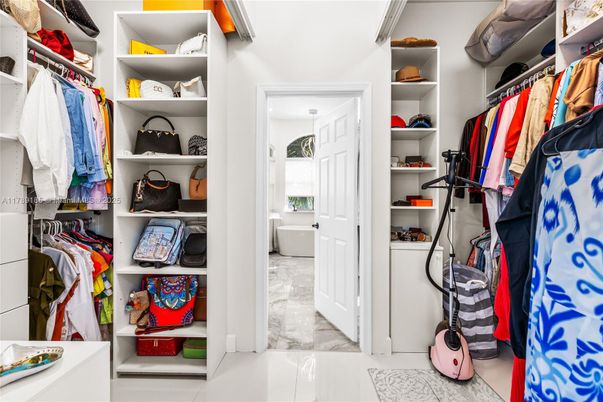 Bathroom, Free Standing Baths, Interior, Marble, Walk-in Closets