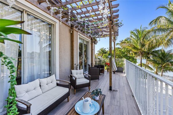 Exterior, Wood Texture Flooring