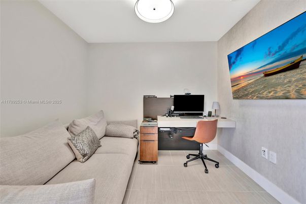 Home Office, Interior