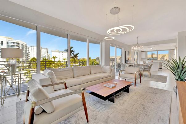 Chandelier, Dining room, Interior, Kitchen, Living room, Pendant Lights, Recessed Lighting