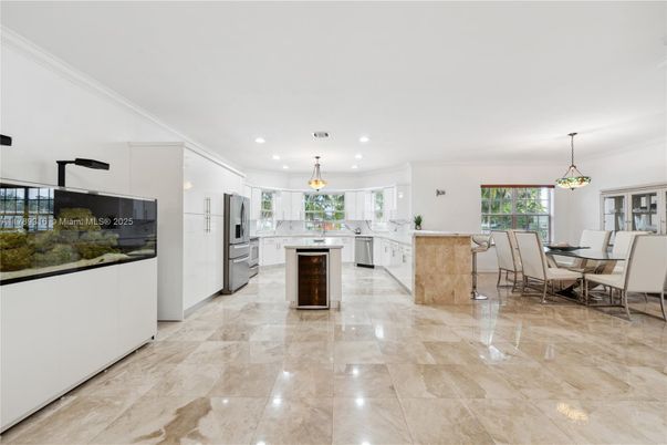 Dining room, Interior, Kitchen, Pendant Lights, Recessed Lighting, Stainless Steel Appliances