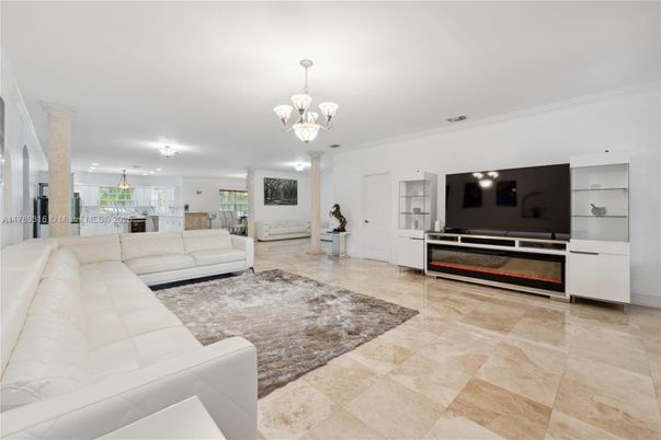 Chandelier, Interior, Kitchen, Living room, Stainless Steel Appliances