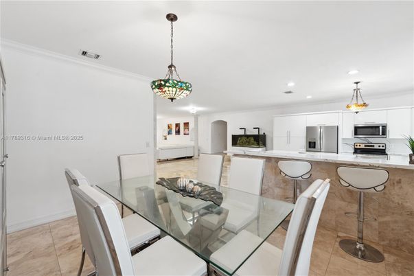 Dining room, Interior, Kitchen, Pendant Lights, Recessed Lighting, Stainless Steel Appliances