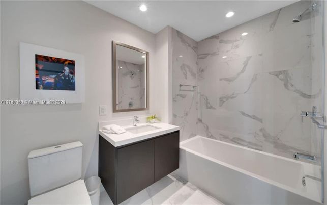 Bathroom, Interior, Marble, Marble Walls, Recessed Lighting