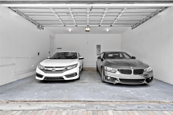 Garage, Interior