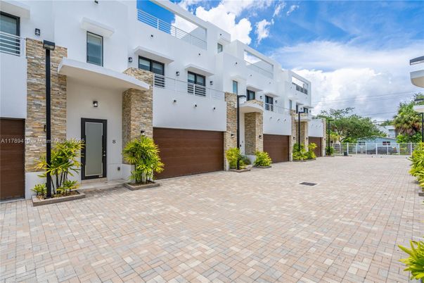 Attached, Exterior, Facade, Modern
