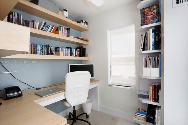 Home Office, Interior