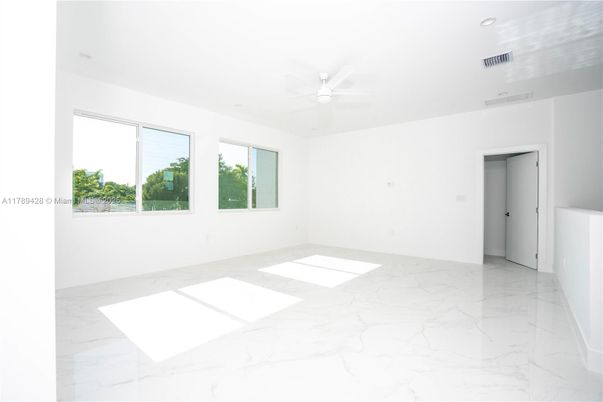 Empty room, Interior, Marble, Recessed Lighting