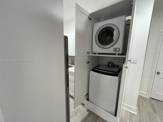 Interior, Utility Closets, Washer, Wood Texture Flooring