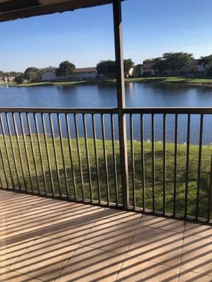 Exterior, Lake
