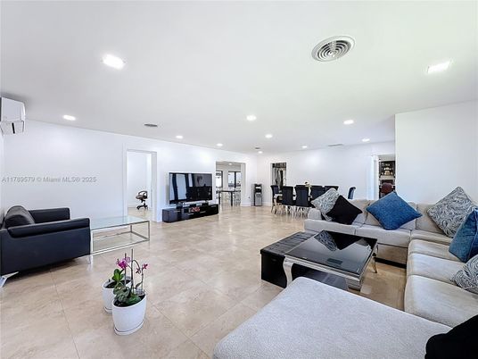 Dining room, Interior, Living room, Recessed Lighting