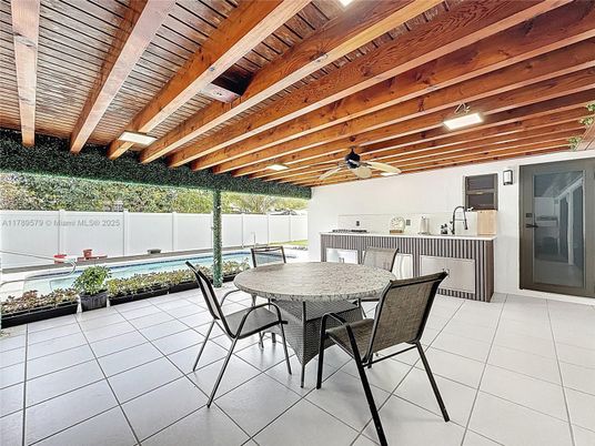 Dining room, Interior, Pool, Wooden Beams, Wooden Ceilings