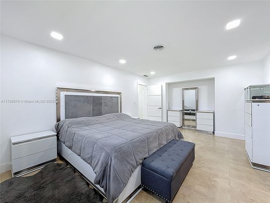 Bedroom, Interior, Recessed Lighting
